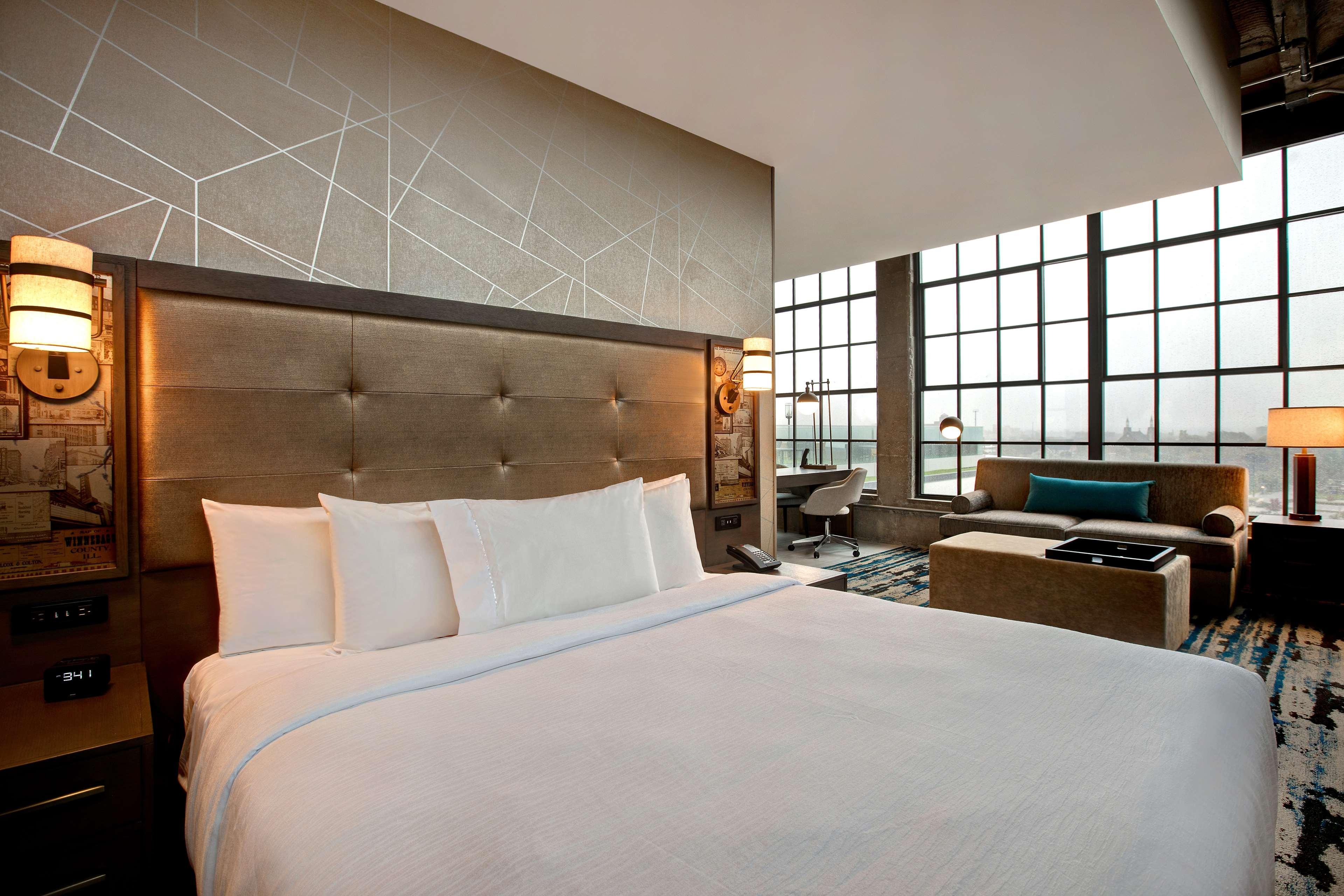 Embassy Suites By Hilton Rockford Riverfront Buitenkant foto