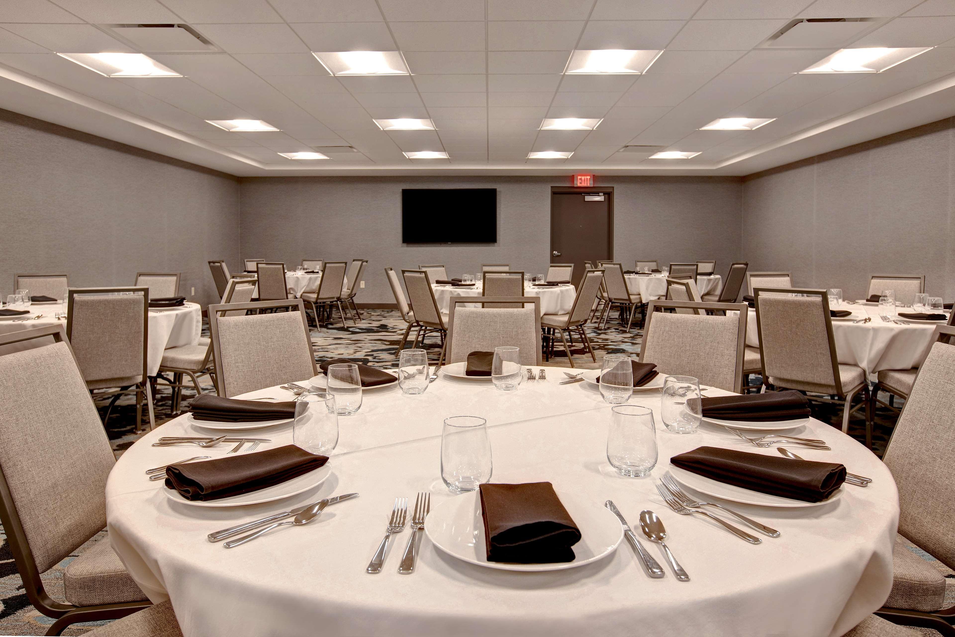 Embassy Suites By Hilton Rockford Riverfront Buitenkant foto