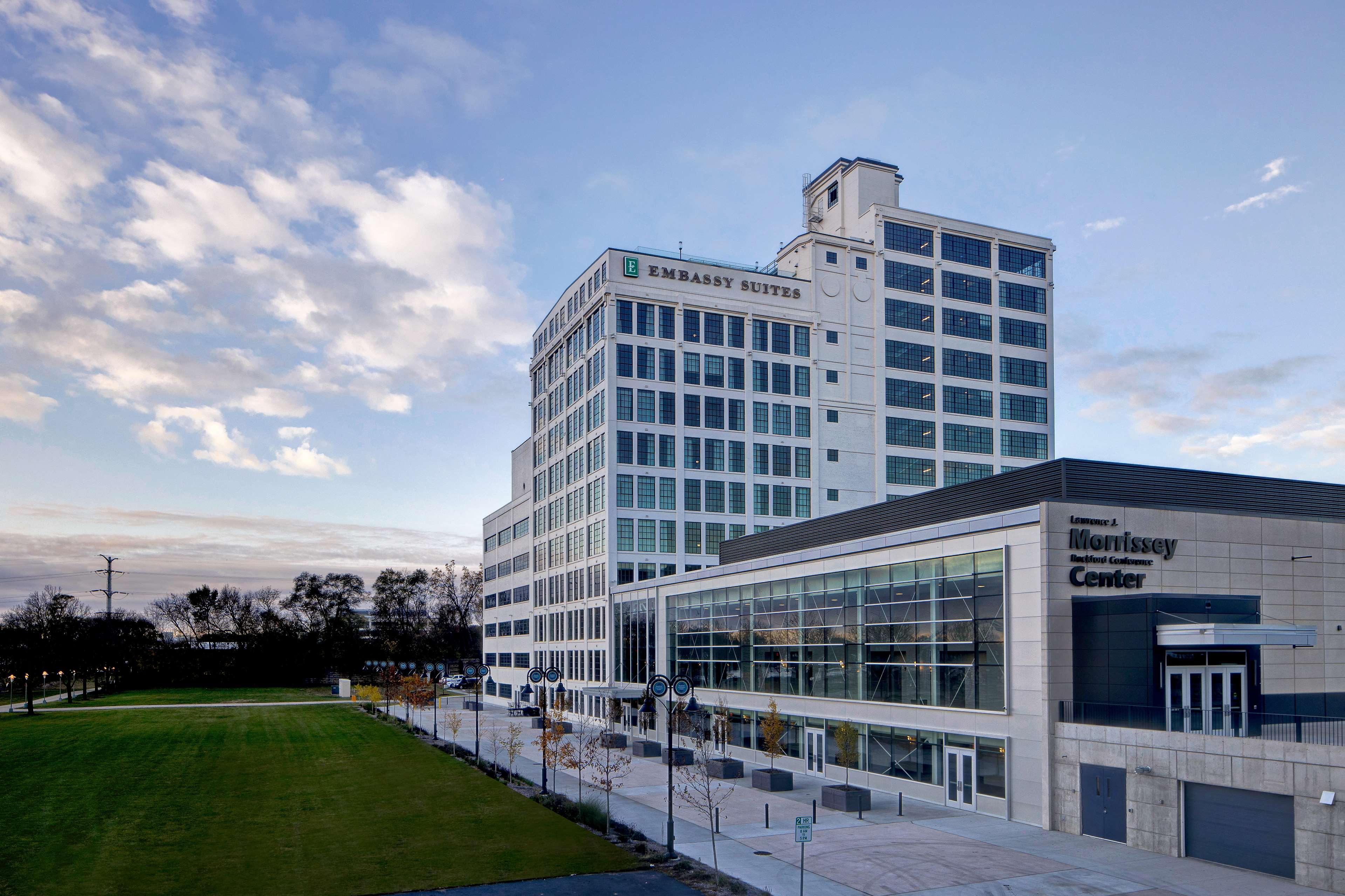 Embassy Suites By Hilton Rockford Riverfront Buitenkant foto