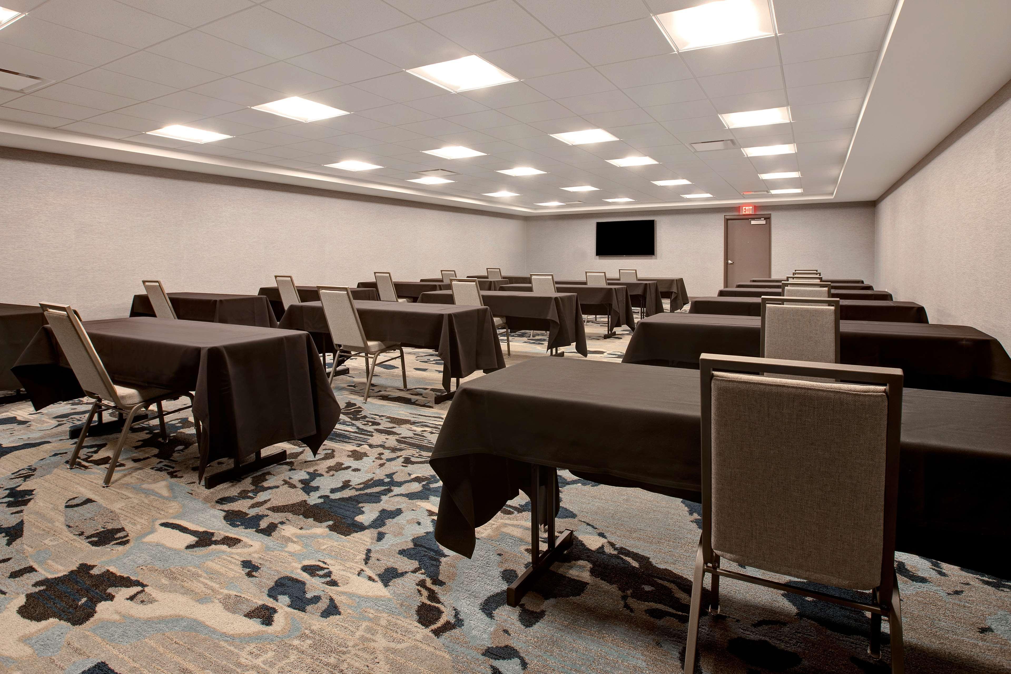 Embassy Suites By Hilton Rockford Riverfront Buitenkant foto