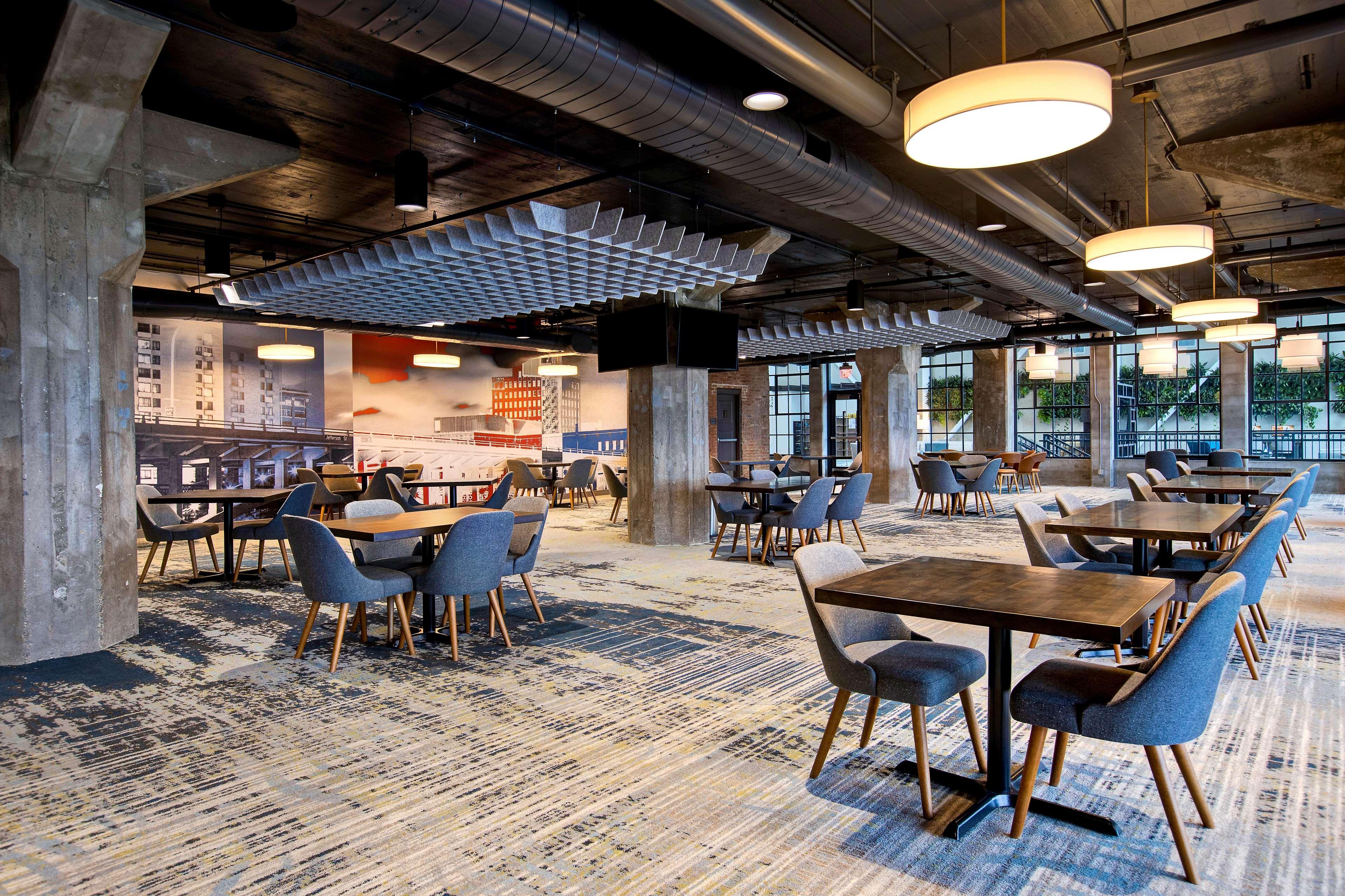 Embassy Suites By Hilton Rockford Riverfront Buitenkant foto