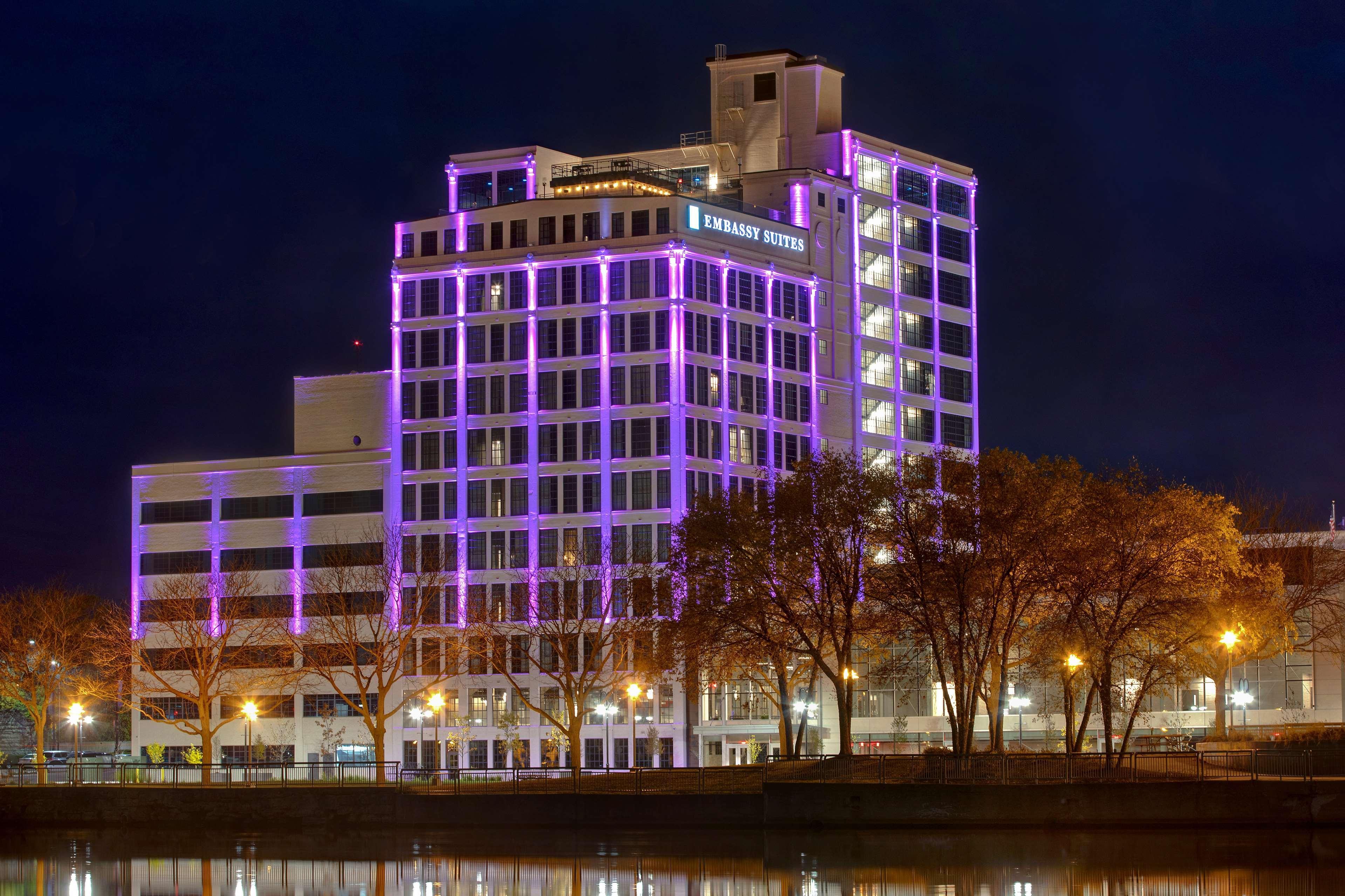 Embassy Suites By Hilton Rockford Riverfront Buitenkant foto