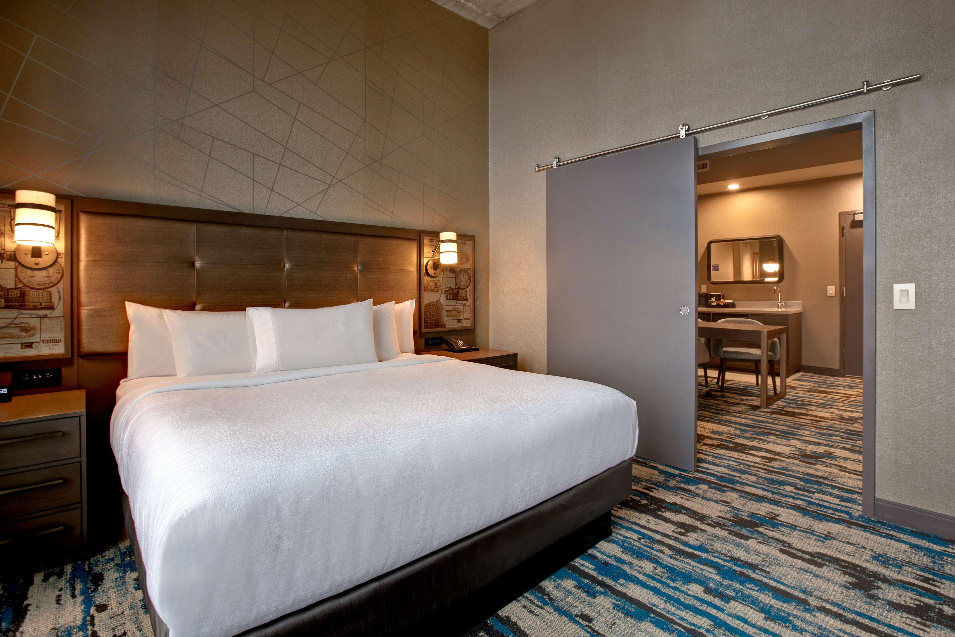 Embassy Suites By Hilton Rockford Riverfront Buitenkant foto