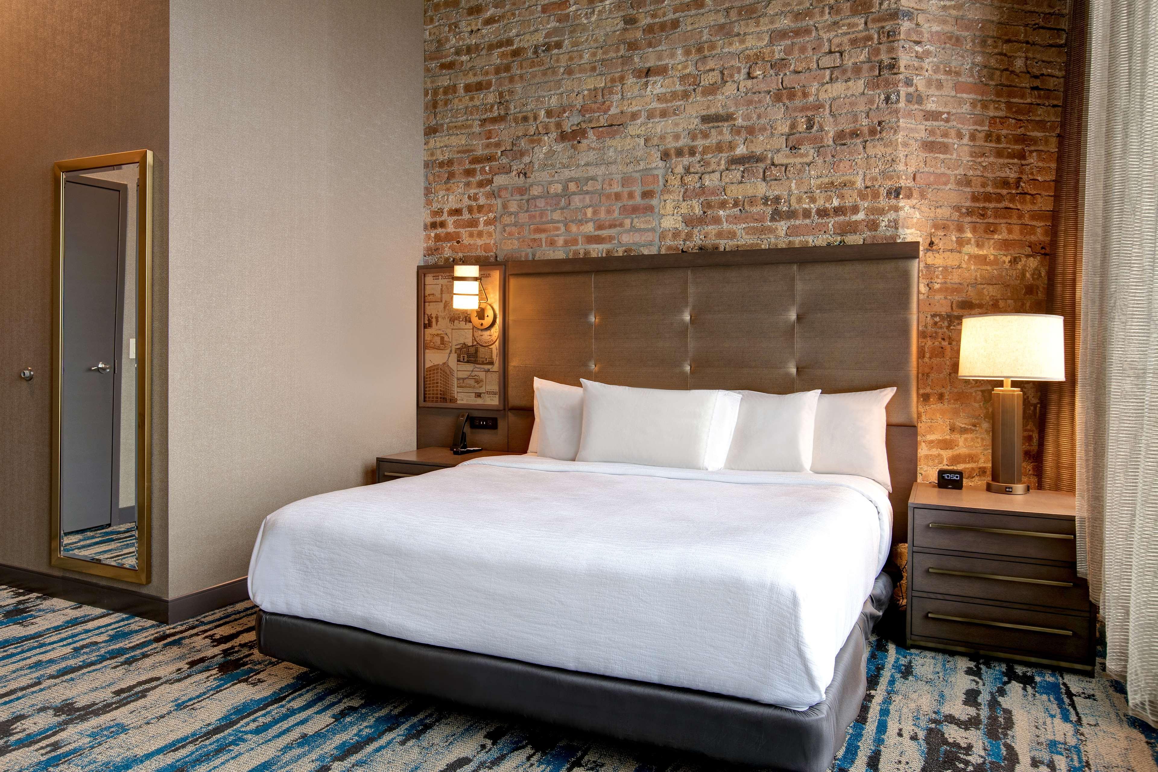 Embassy Suites By Hilton Rockford Riverfront Buitenkant foto