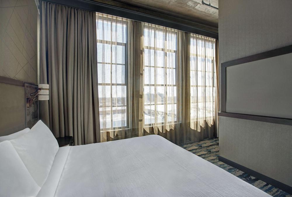 Embassy Suites By Hilton Rockford Riverfront Buitenkant foto