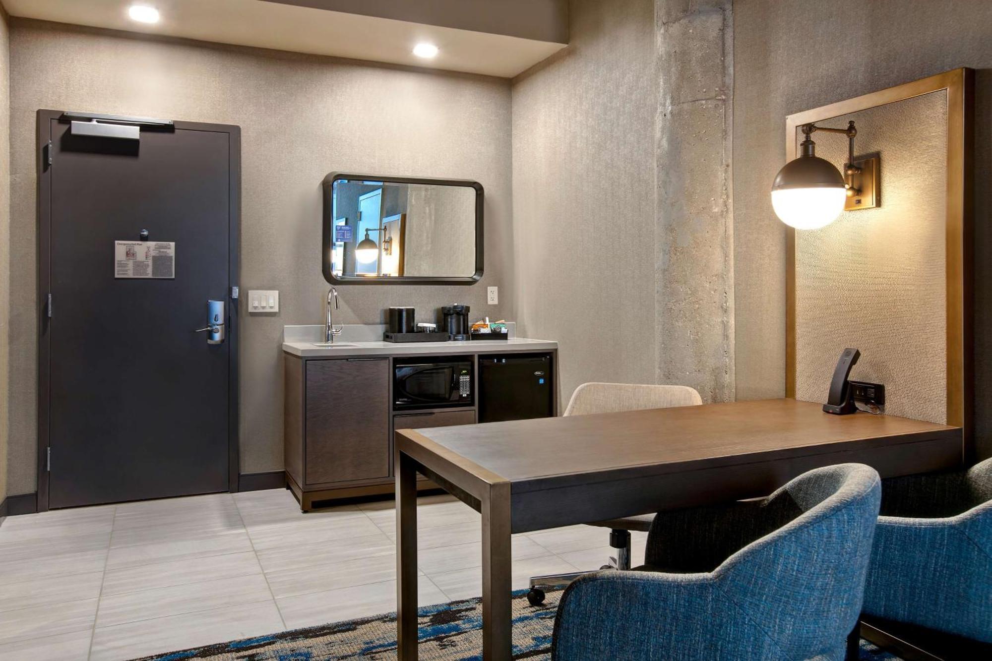 Embassy Suites By Hilton Rockford Riverfront Buitenkant foto